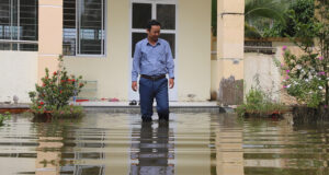 nuoc dang cao bao vay truong hoc tram noi lo cua thay tro vung trung can tho 733