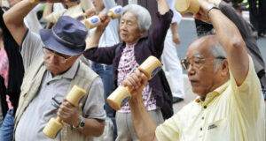 nuoc nao co so nguoi song tren 100 tuoi nhieu nhat the gioi 2405.webp