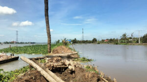 Sạt lở ven kênh gây thiệt hại hơn 5 tỷ đồng 1 nuoc ngap gay thiet hai ao nuoi thuy san 20260405112308