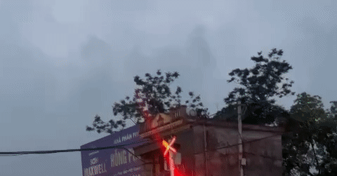 o to bi tau hoa tong o ha noi nam tai xe hoang loan bo xe thao chay 2131