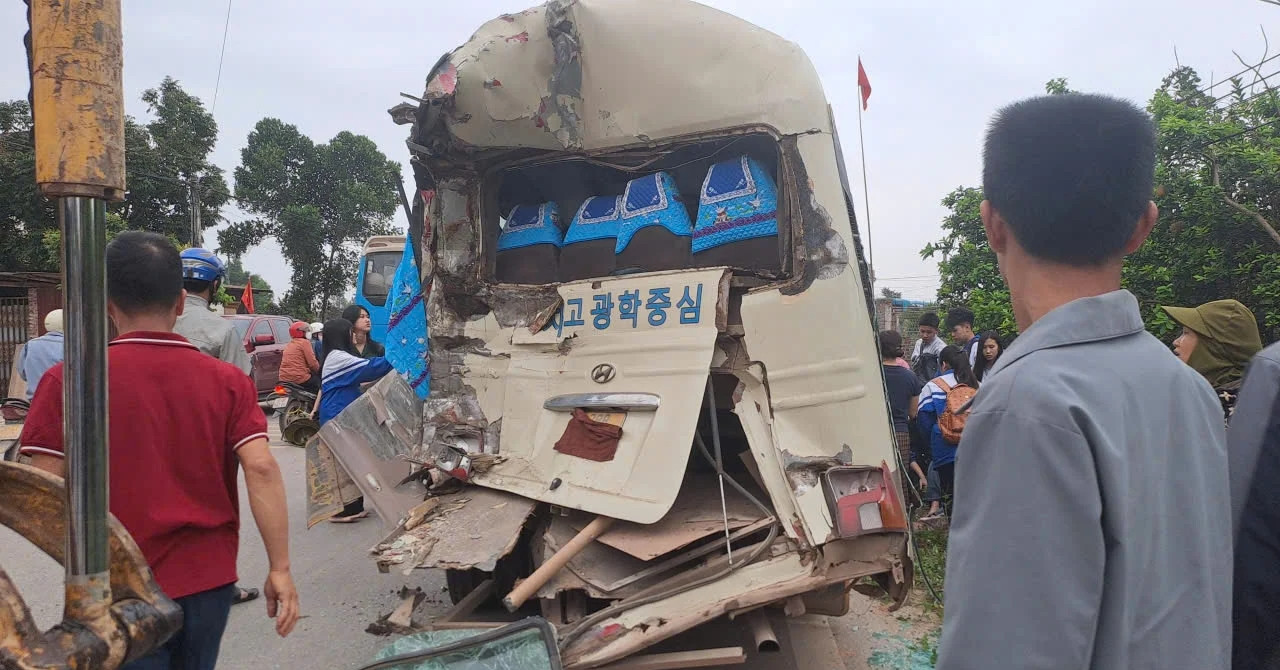 O To Cho Hang Chuc Hoc Sinh Bi Xe Tai Tong Day Xa 30M 953.Webp