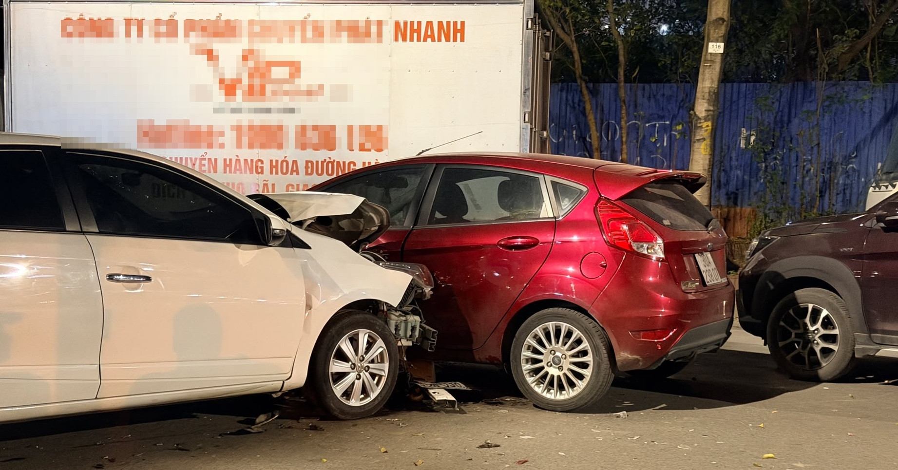 O To Con Tong Lien Hoan Tren Pho O Ha Noi It Nhat 7 Xe Hu Hong 1845