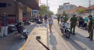 O To Leo Via He Tong Loat Xe May Hat Tung Nguoi Dan Ong Di Bo O Tphcm 2493