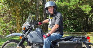 ong lao 77 tuoi mot minh di vong quanh the gioi bang xe may 1457