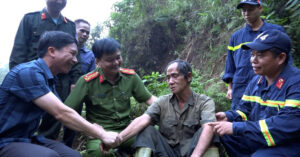 ong trieu chan ta ke 72 gio lac giua rung chu cho di cung khong roi nua buoc 558