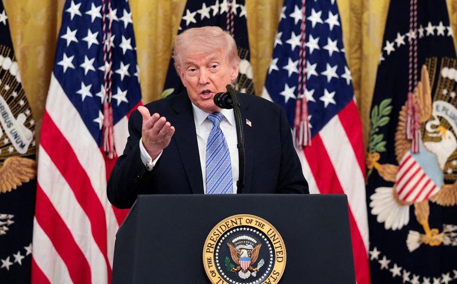 ong trump canh bao se nem bom iran neu khong dat duoc thoa thuan hoa binh. reuters