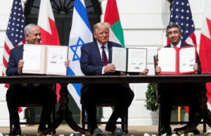 ong trump keu goi cac quoc gia arab va hoi giao binh thuong hoa quan he voi israel. reuters