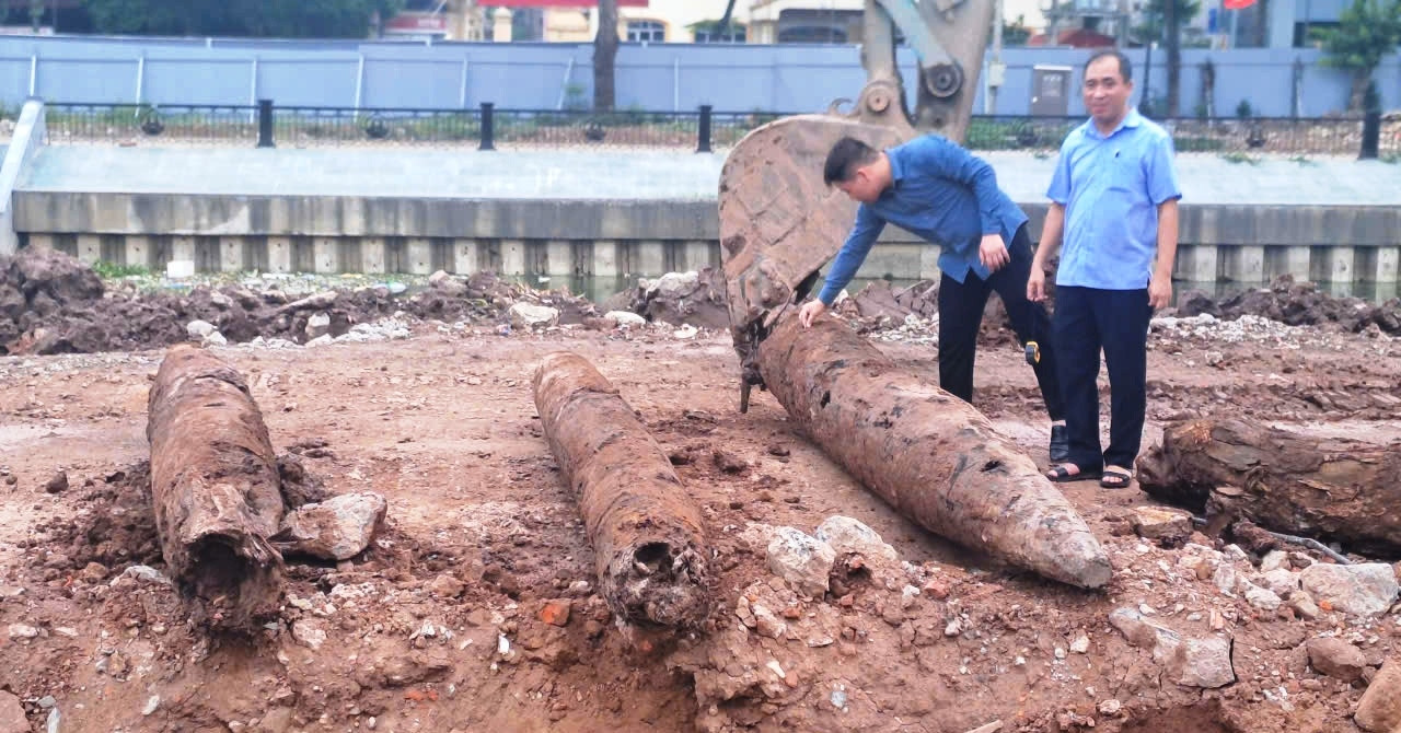 phat hien 3 coc go co nghi cua tran dia phong thu thoi tran tren song ninh binh 3066