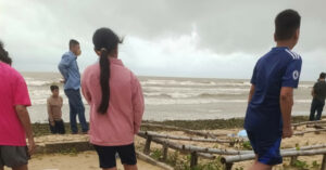 Phat Hien Thi The Be Gai So Sinh Troi Dat Vao Bo Bien 1239