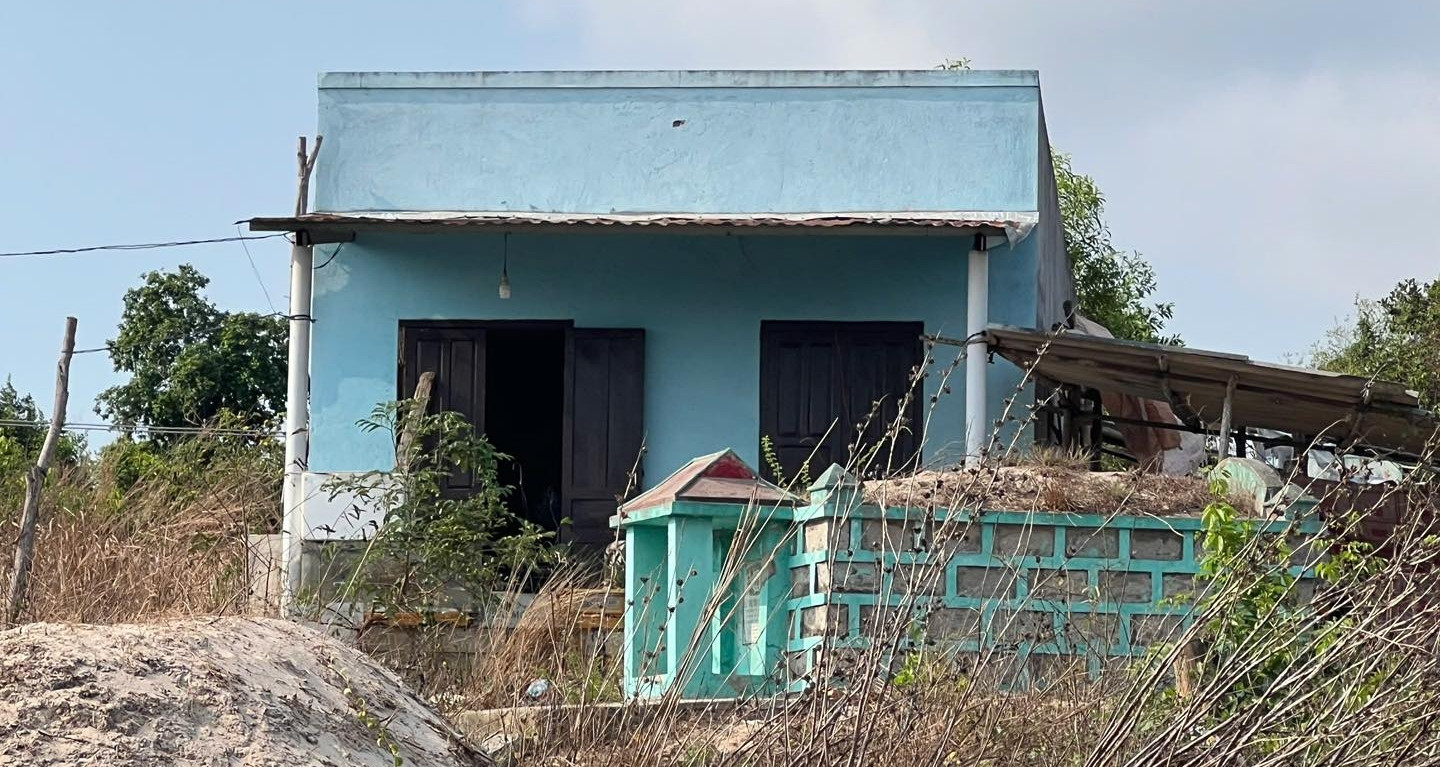 phat hien thi the nguoi dan ong phan huy manh truoc cua nha 2175