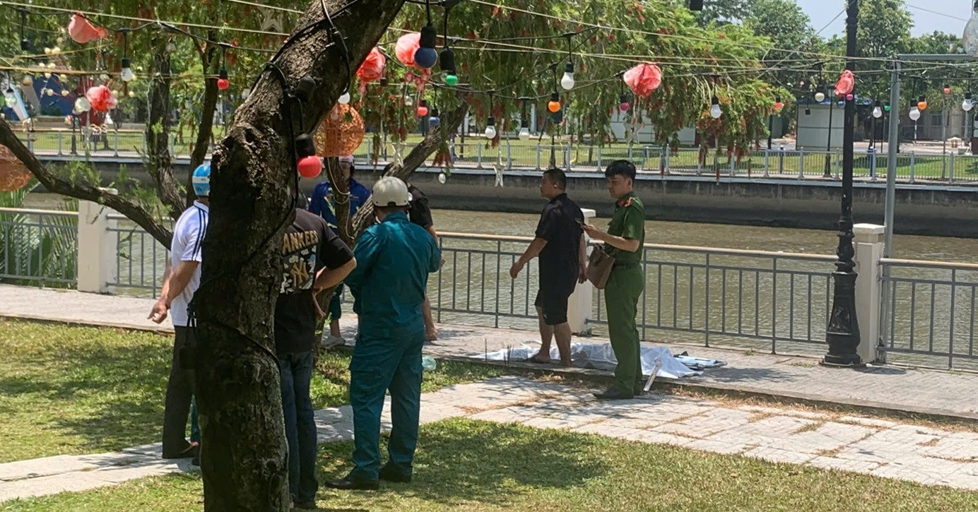 phat hien thi the nguoi dan ong tren song o tphcm 896