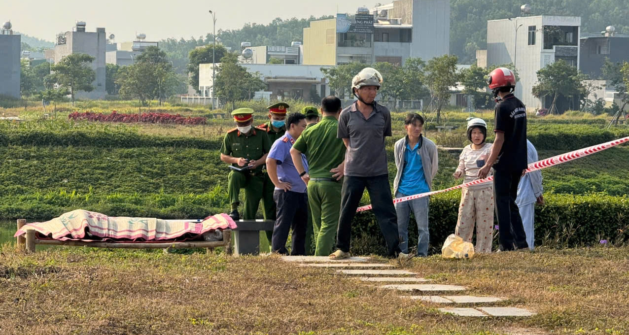 phat hien thieu nu tu vong duoi ho sinh thai trong khu dan cu 1133