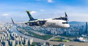 Cơn địa chấn công nghệ mang tên Trung Quốc: Nhiên liệu từ dầu mỏ xưa rồi, bây giờ máy bay "chạy bằng nước" 1 photo2026 04 1521 03 15 17762645393441341847433 47 0 675 1200 crop 17762645557891505608822