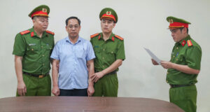 Công an Phú Thọ khởi tố giám đốc Vũ Doanh Nam 1 phu tho bat giam doc hieu truong an chan tien tro cap 465