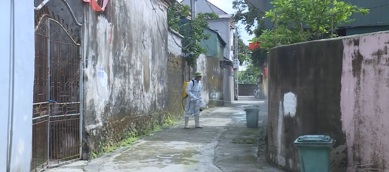 phun thuoc khu khuan