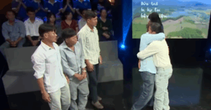 Phut Doan Tu Dam Nuoc Mat Cua Nguoi Anh Bo Roi Em Trai Tai Benh Vien 877