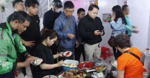 quan xoi nam sau trong ngo nho ha noi khach nuom nuop ban hon 2 tieng het veo 10