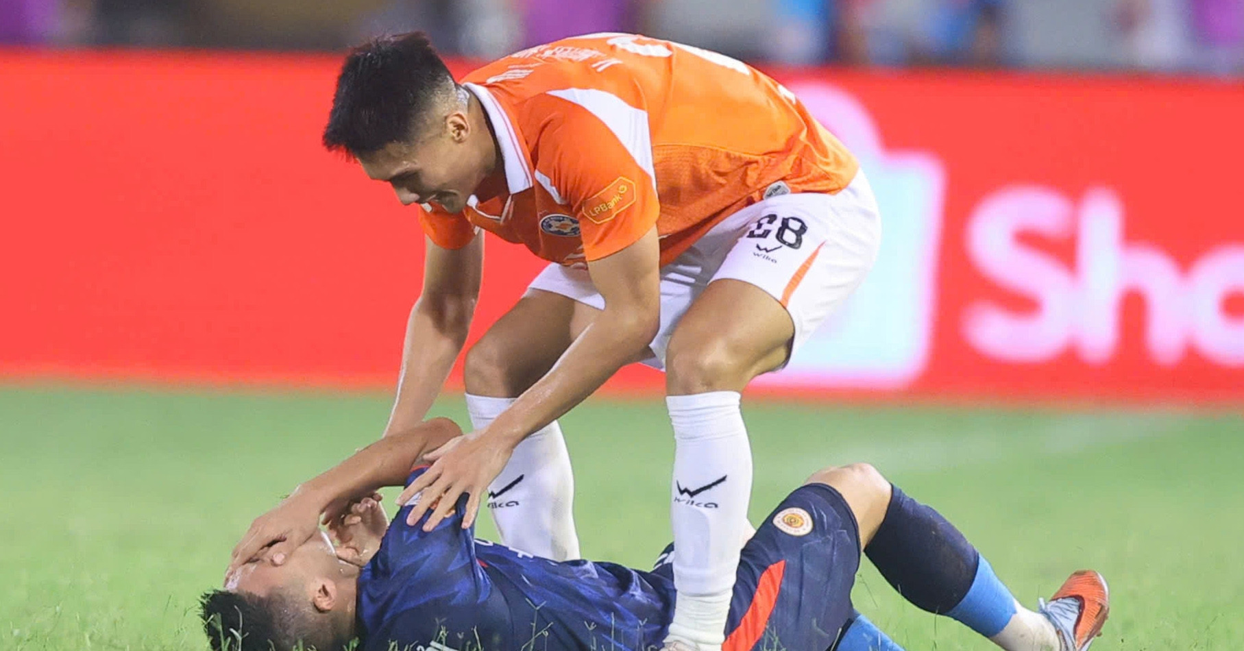 quang hai len cang trong ngay cahn thang dam da nang 2538