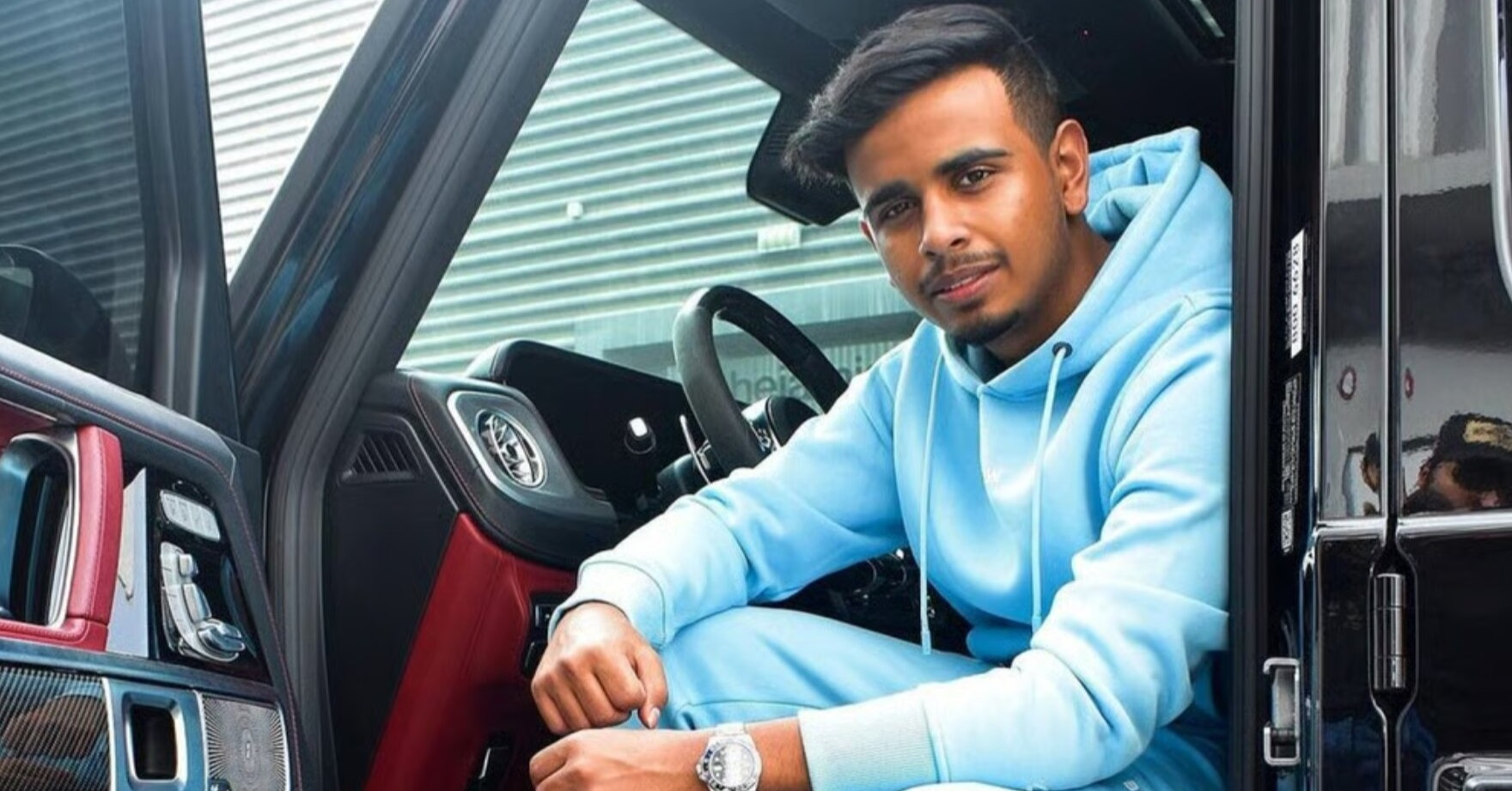 rich kid dubai 16 tuoi duoc tang sieu xe nuoi thu hoang trong nha gio ra sao 388