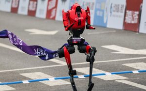 robot trung quoc pha vuot ky luc ban marathon 1