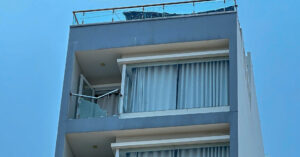 roi tu tang 7 xuong dat nam thanh nien thoat chet than ky 743