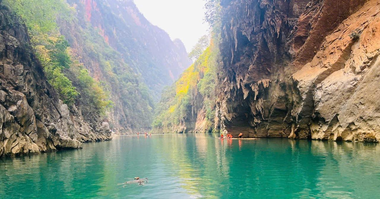 ru nhau tam suoi duoi chan thuy dien 3 thieu nien gap nan 1605