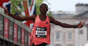 sabastian sawe chay marathon duoi 2 tieng su phi thuong cua con nguoi 636