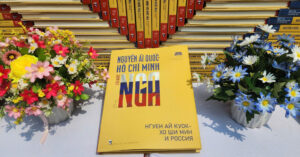Sách song ngữ về Chủ tịch Hồ Chí Minh và 200 hình ảnh tư liệu vô giá 1 sach song ngu ve chu tich ho chi minh va 200 hinh anh tu lieu vo gia 3423