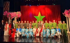 Sang Mai Hinh Tuong Nguoi Dan Duong Trong Long Can Bo Chien Si Cong An Phuong Tay Ho 20260107143754