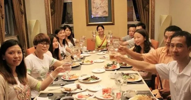 Sau Buoi Hop Lop Toi Da Hieu Vi Sao Co Nguoi An Yen Co Nguoi Chat Vat 158