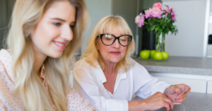 Sau đám tang thông gia, mẹ chồng đưa tờ giấy khiến con dâu khóc òa 1 sau dam tang thong gia me chong dua to giay khien con dau khoc oa 6fa32a959386417eac232ded023a1c98 1