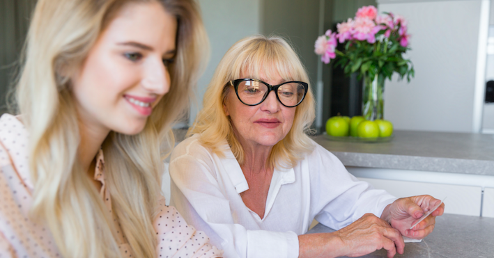 sau dam tang thong gia me chong dua to giay khien con dau khoc oa 6fa32a959386417eac232ded023a1c98 1