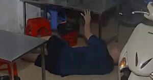 Bác sĩ: Lưu ý điều này khi tập thể dục sáng sớm để tránh đột quỵ 2 sau khi te xuong nguoi dan ong van con cu dong duoc va co gang ngoi day anh chup man hinh 1775265275