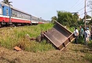 Công nông bị tàu hoả tông tại lối đi tự mở, 3 người thương vong tại Đắk Lắk 1 screenshot20260412154453facebook 16193297