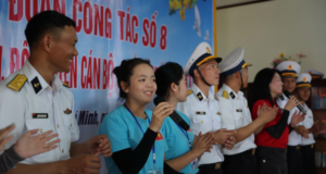 show dien dac biet giua trung khoi cua nu giao vien am nhac 1077