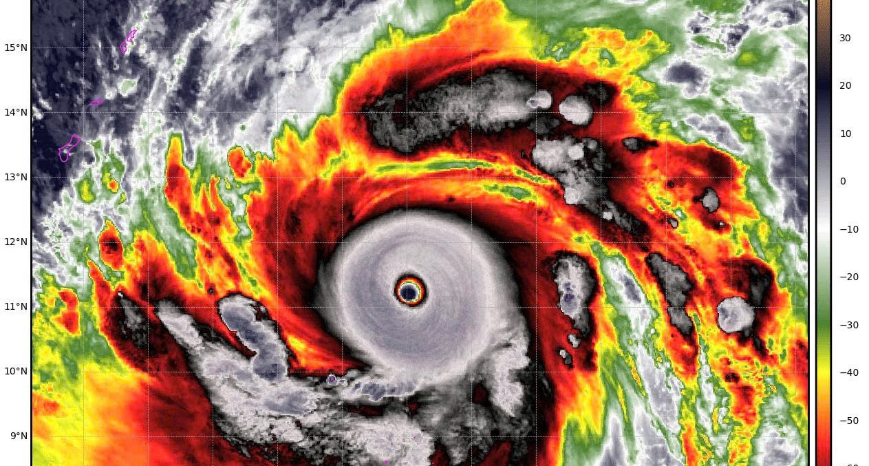 sieu bao sinlaku xuat hien bat thuong ngoai khoi co tien vao bien dong khong 2113