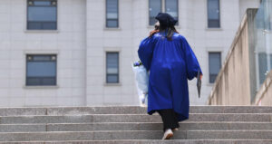 so tien si moi tang cao ky luc nhieu nguoi roi vao bay luong thap 233