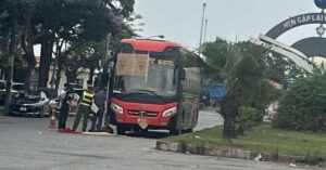 tai xe tu vong tren xe khach do ben duong o ha noi 3485