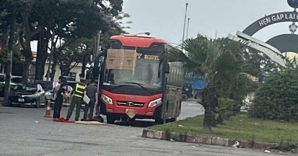 tai xe tu vong tren xe khach do ben duong o ha noi 3485