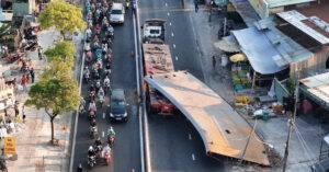 tam thep 10 tan de bep dau xe tai tai xe tu vong cua ngo tphcm te liet 698