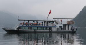 Nhiều tàu thuyền không đủ điều kiện xuất bến, khách du xuân đền Thác Bờ phải quay về 1 tau 9 17719886779501901764086 107 0 1707 2560 crop 1771995080404712643023