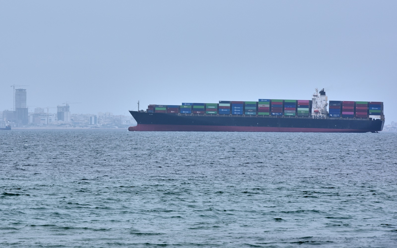 tau container tai eo bien Hormuz ngoai khoi dao Qeshm Iran tau hang tau bien bo bien Iran 18 4