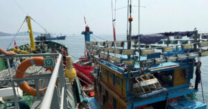 tau gap nan giua bien 12 nguoi phat tin hieu cau cuu 1655