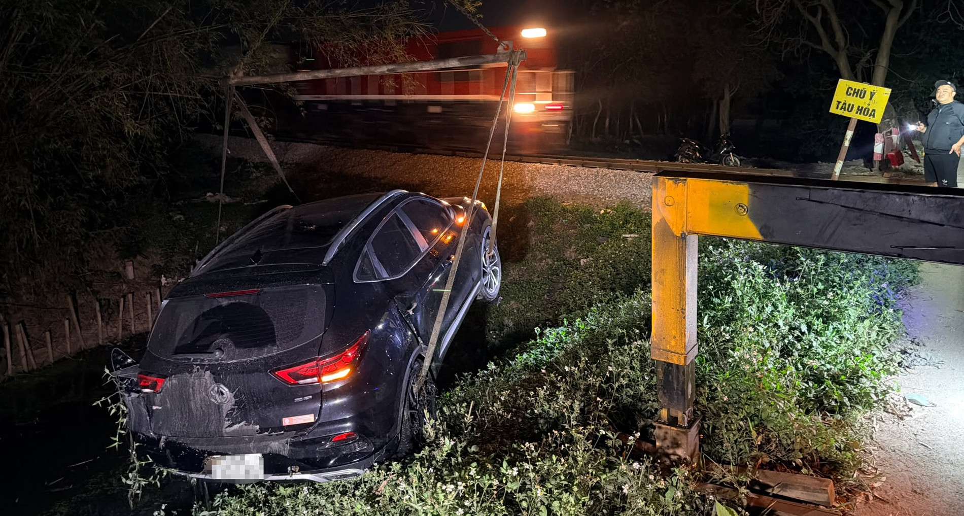 Tau Hoa Hat Vang O To Xuong Muong Nuoc O Ha Noi 2620