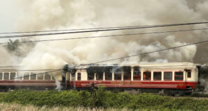 tau khach hai phong ha noi bat ngo chay ngun ngut 2 toa bi thieu rui 1429