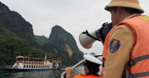 Xử phạt hàng chục trường hợp vi phạm giao thông đường thủy trên hồ Hòa Bình 1 tau thuy 8 17726151758381576829510 53 0 853 1280 crop 1772616846431399366629