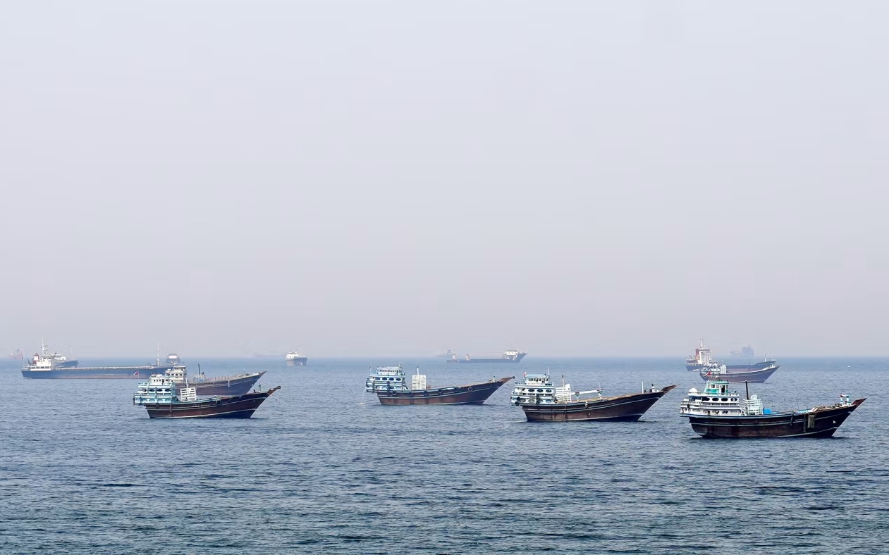 tau thuyen tren eo bien Hormuz reu