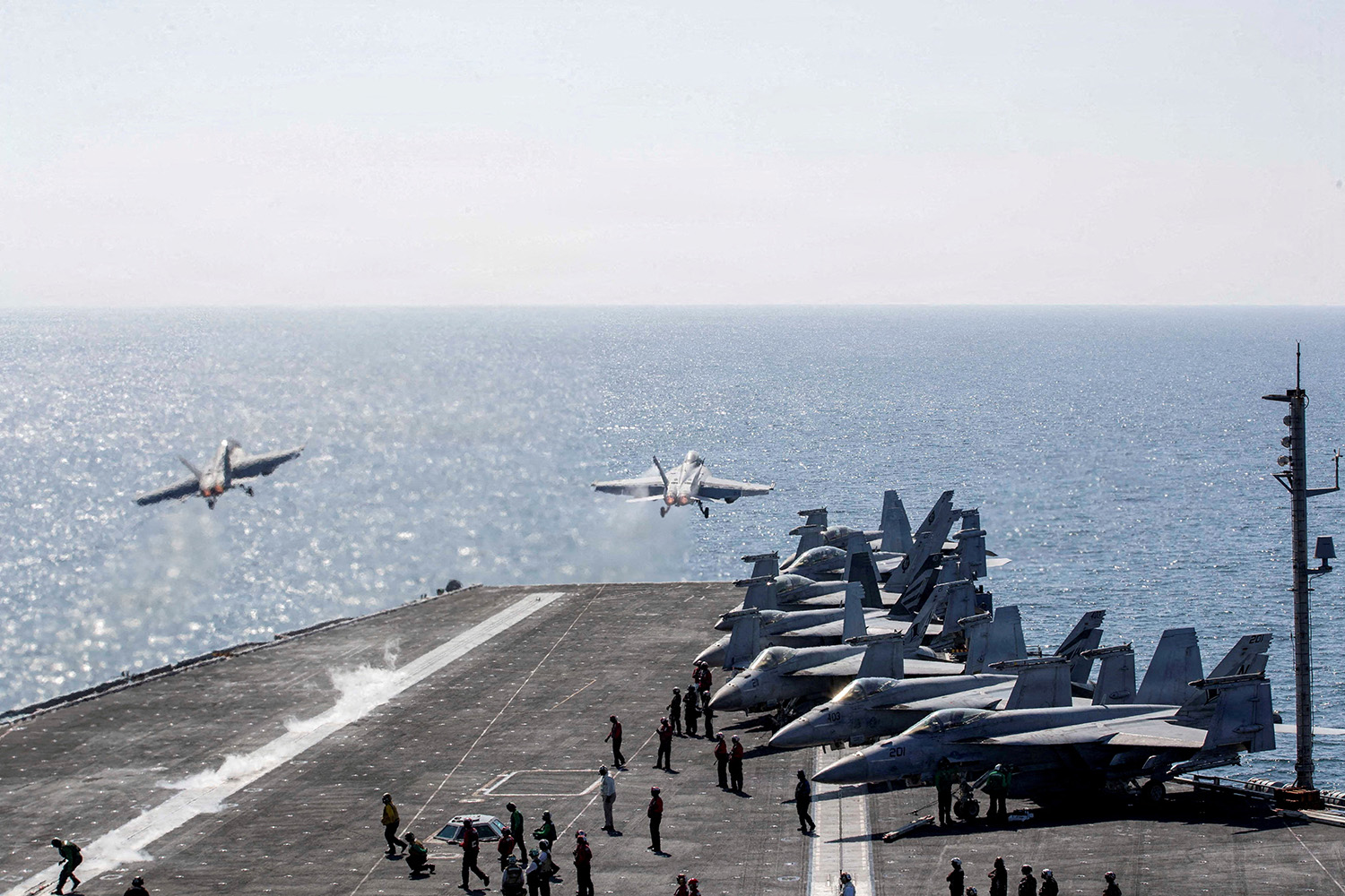 tau san bay uss abraham lincoln