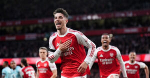 Thắng Burnley, Arsenal tiến sát ngôi vương Ngoại hạng Anh 1 thang burnley arsenal tien sat ngoi vuong ngoai hang anh 70