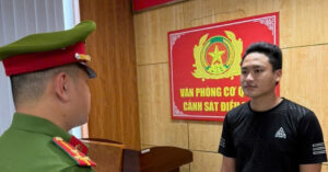 thanh nien 26 tuoi ban xe ford dung chia khoa du phong trom lai roi dem cam co 1324